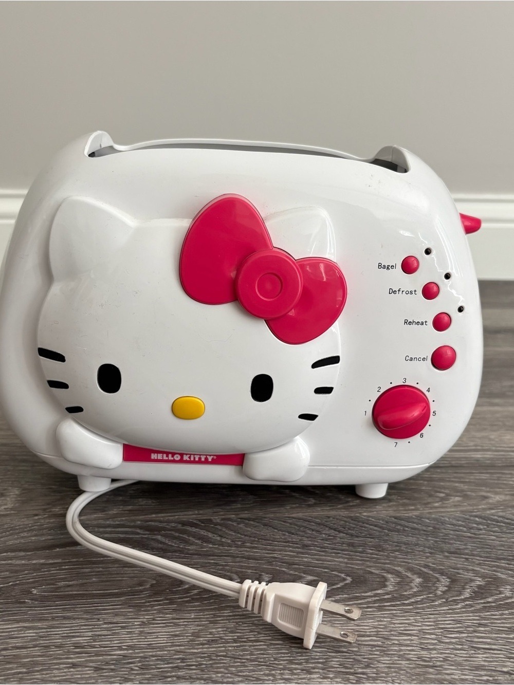 Hello Kitty Collectible White and Pink Pop-Up Toaster